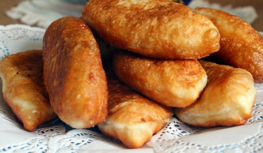 Рецепт пирожков с гречкой, беконом и яйцом