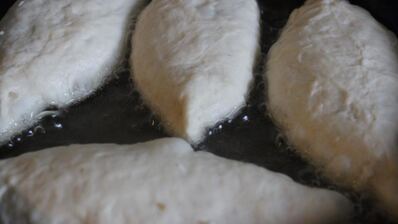 пирожки с гречкой, беконом и яйцом