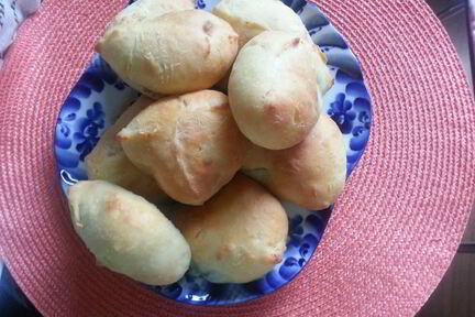 Пирожки с рисом и изюмом