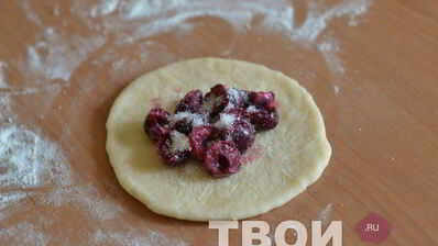 пирожки с вишней