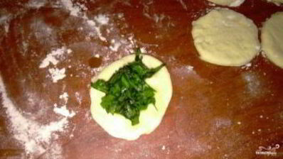 пирожки со щавелем из дрожжевого теста