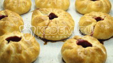 пирожки в духовке с жимолостью