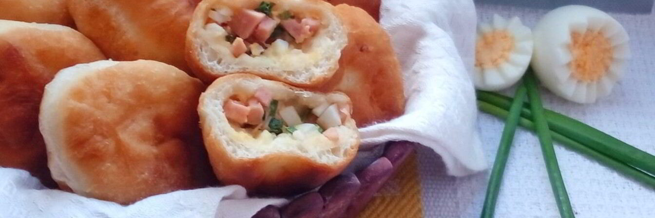 Пирожки весенние с луком и яйцом