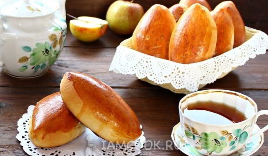 Рецепт сдобных пирожков с яблоками в духовке