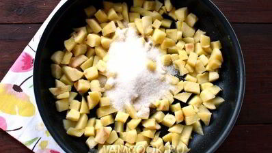 сдобные пирожки с яблоками в духовке