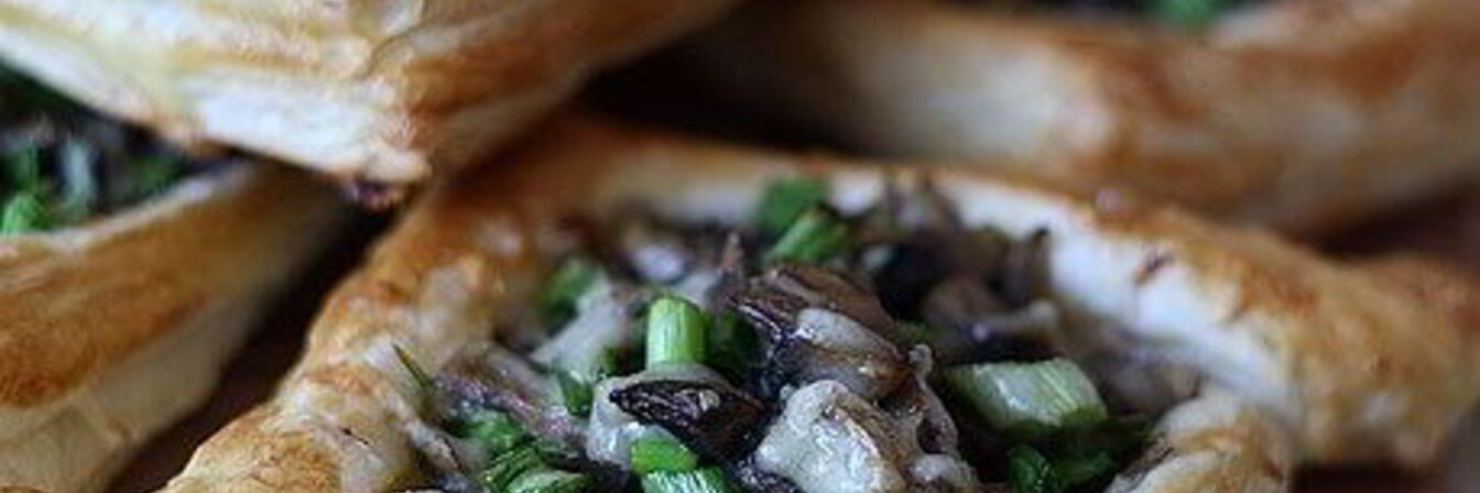 Слоеные пирожки с начинкой