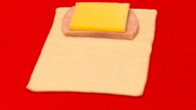 слоеные пирожки с сыром и ветчиной