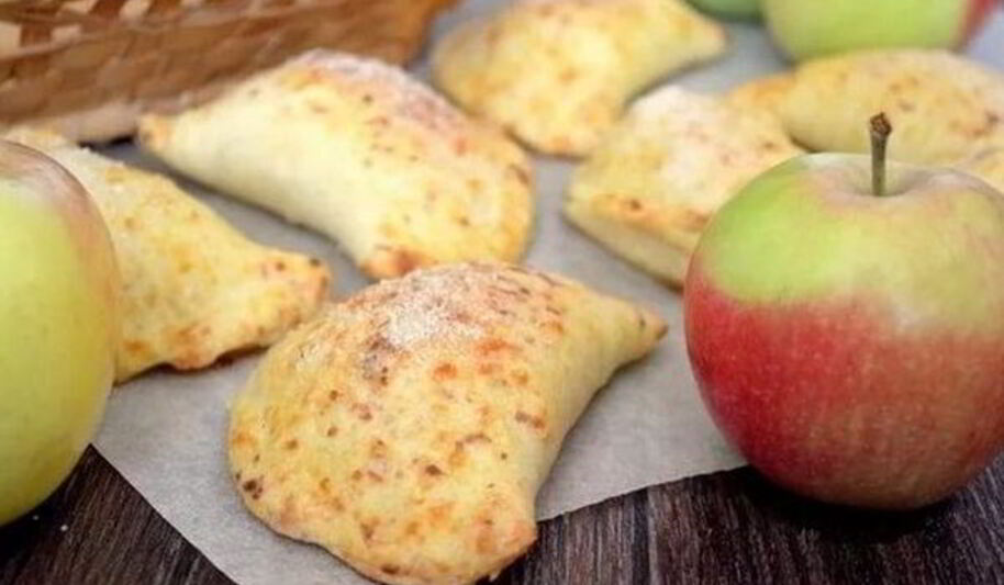 Рецепт творожных пирожков с начинкой из яблок