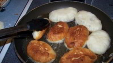 жареные пирожки с капустой