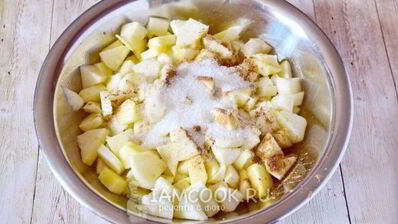 жареные пирожки с яблоками