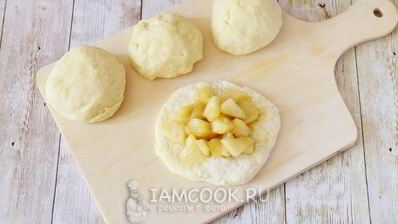 жареные пирожки с яблоками