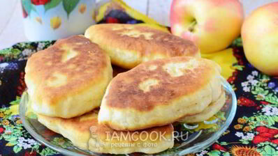 жареные пирожки с яблоками
