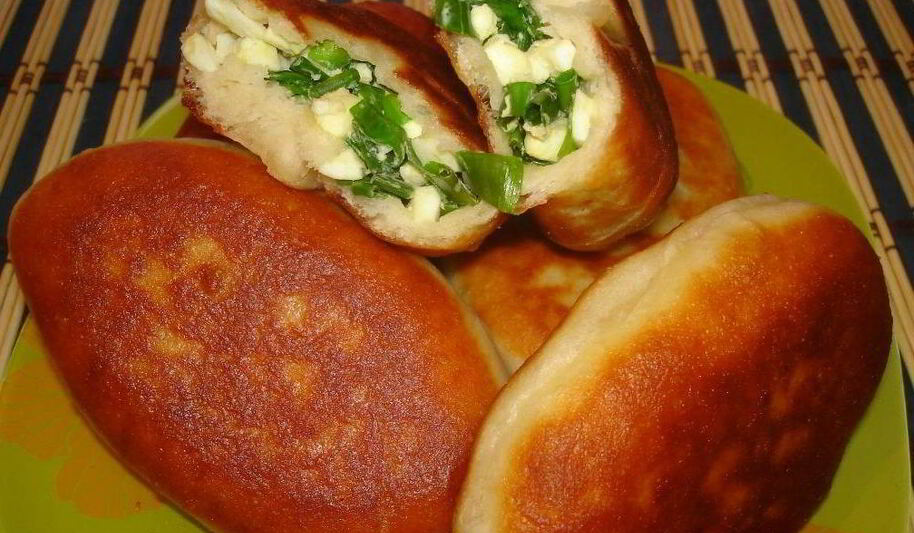 Рецепт жареных пирожков с яйцом и луком