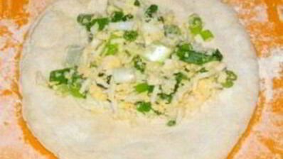 жареные пирожки с яйцом и луком