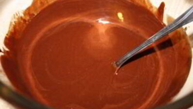 брауни с глазурью и орехами