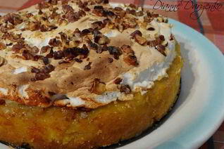 Лимонное пирожное Софи Лорен с грецкими орехами, изюмом и безе