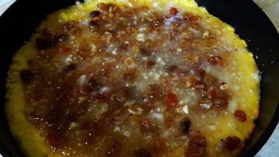 лимонное пирожное софи лорен с грецкими орехами, изюмом и безе