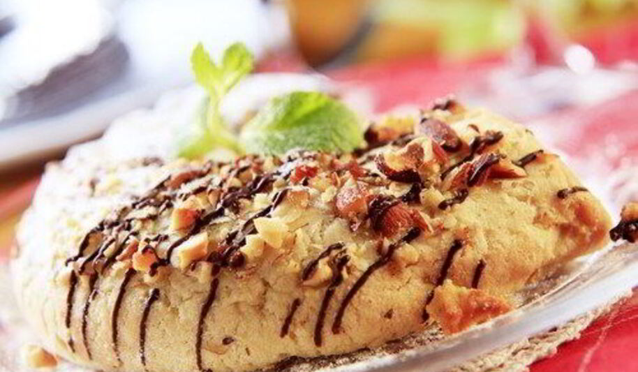 Рецепт миндальных пирожных с карамелью