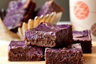 Мраморные брауни с сырно-черничной прослойкой