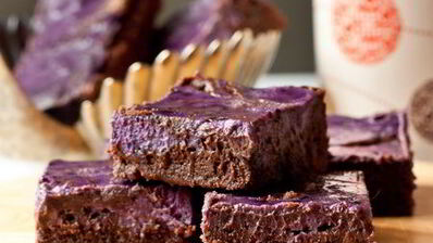 мраморные брауни с сырно-черничной прослойкой