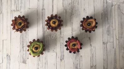 песочные корзиночки с фруктами пирожные