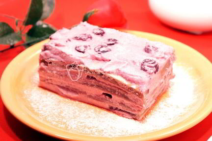 Пирожное с вишней