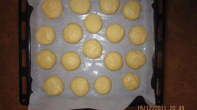 пирожные персики