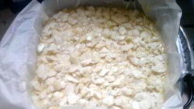 пирожные со сливой и миндалем