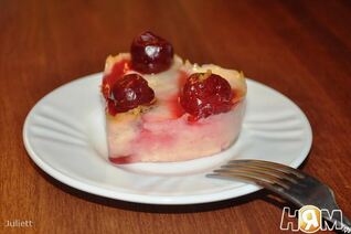 Творожное пирожное с ягодами