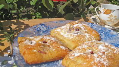 творожные пирожные с вишней