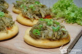 Мини-пиццы с картофельными шапочками