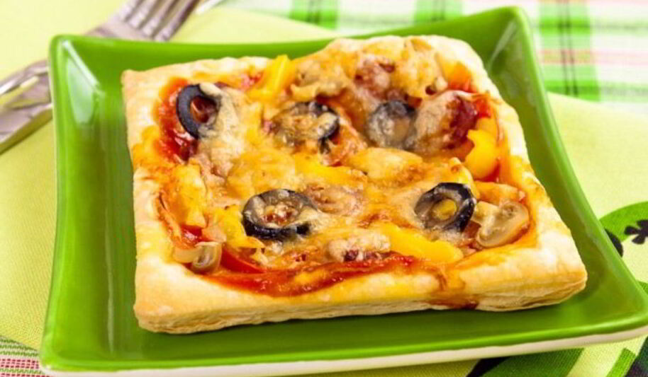 Рецепт пиццы из слоеного теста