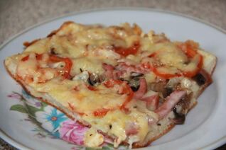 Пицца на жидком тесте на кефире без дрожжей