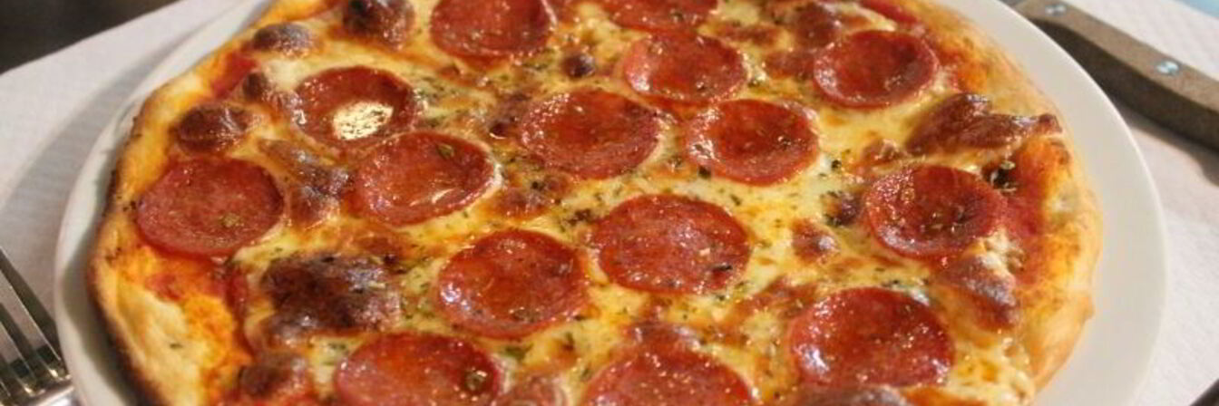 Пицца по-домашнему с колбасой