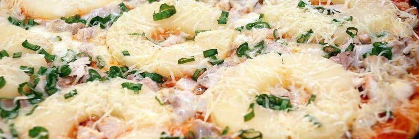 Пицца с ананасами