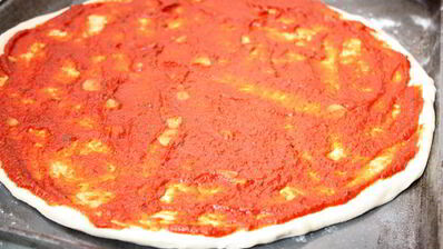 пицца с грибами и козьим сыром