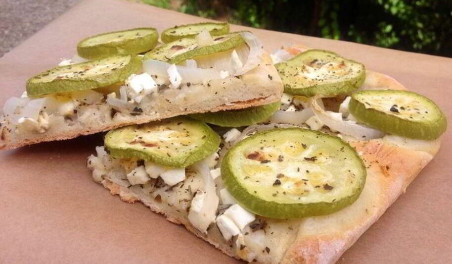 Рецепт пиццы с кабачками и ароматом базилика