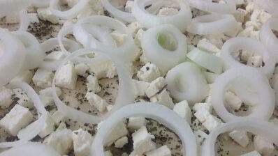 пицца с кабачками и ароматом базилика