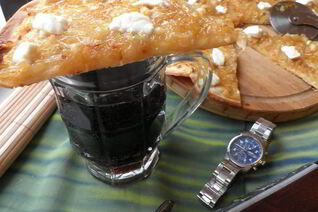 Пицца с карамелизованным луком и фетой