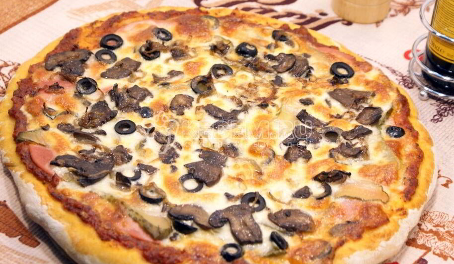 Рецепт пиццы с колбасой и грибами