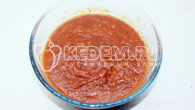 пицца с колбасой и грибами