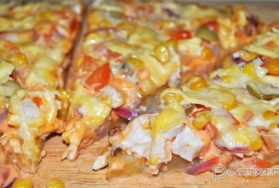 Пицца с копченой курицей