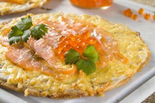 Пицца с копченым лососем