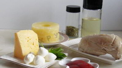 пицца с курицей и ананасами