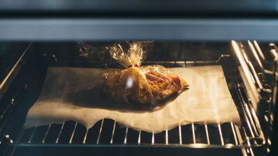 пицца с курицей карри на слоеном тесте