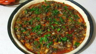 пицца с лесными грибами