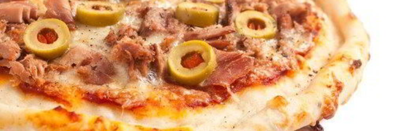 Пицца с тунцом и маслинами