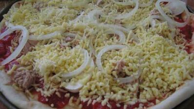 пицца с тунцом и ветчиной