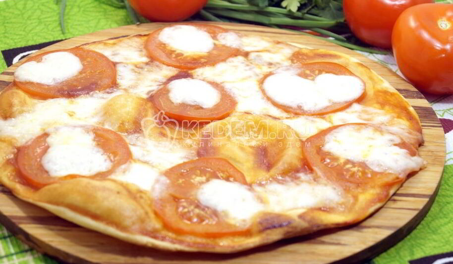 Рецепт тонкой пиццы с моцареллой