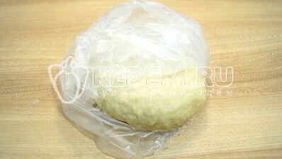 тонкая пицца с моцареллой